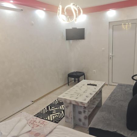 Apartamento Day And Night Veliko Tárnovo Exterior foto