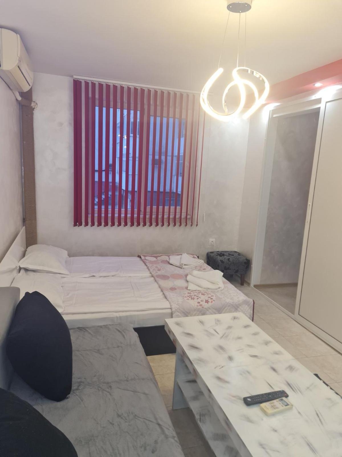 Apartamento Day And Night Veliko Tárnovo Exterior foto